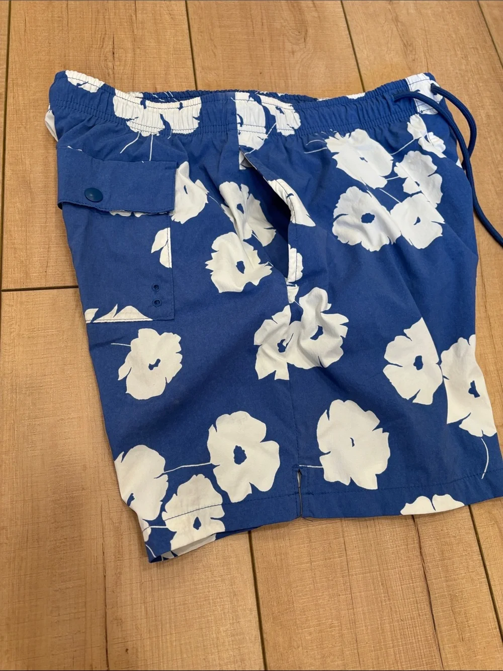GAP Men’s Blue & White Floral Swim Shorts - Picture 5 of 10